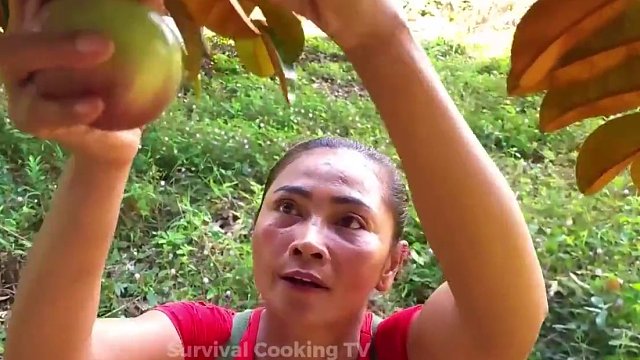 美味的香辣鸡大腿在丛林中吃 #原始技术 #荒野建造 #我的乡野山居生活 #农村户外美食 #野外生活 