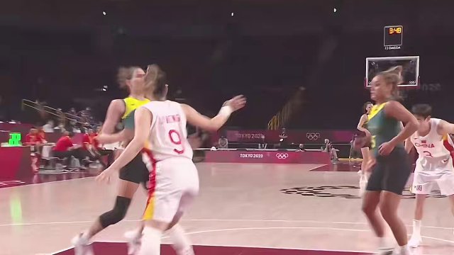 优秀的防守把对手弄到气急败坏，中澳女篮下半场