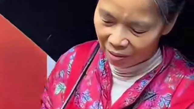 河南帅哥冒雨挑战冰火两重天，你觉得他能挑战成功吗？ #螺蛳粉