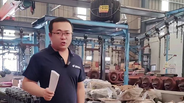 低头看的是勇气，抬头看的是实力，坚持拼自己想要的。