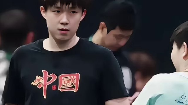 孙颖莎太单纯，王楚钦眼神让瞎子能重见光明#国乒 #孙颖莎 #王楚钦 #莎头 #双向奔赴 #瞎子都看得