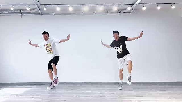 谁跳谁瘦张远《月光闪》欢乐燃脂舞减脂尊巴健身操 BGM 张远《月光闪》#puma