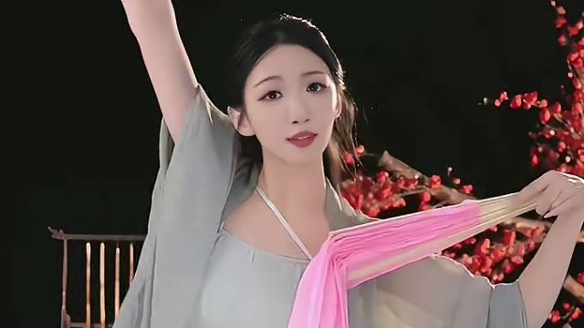 1. 轻舞霓裳，水袖飞扬，古典舞如诗如画，在时光的长河中翩翩起舞，演绎着千年的情愫与风华。#古风舞蹈