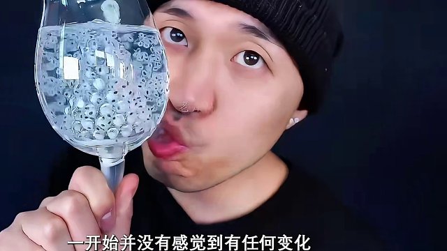 炎热的夏天炫上一瓶冰镇椰子水，那感觉别提有多爽了#椰子水 #椰子汁 #夏日饮品 #饮料 #好喝