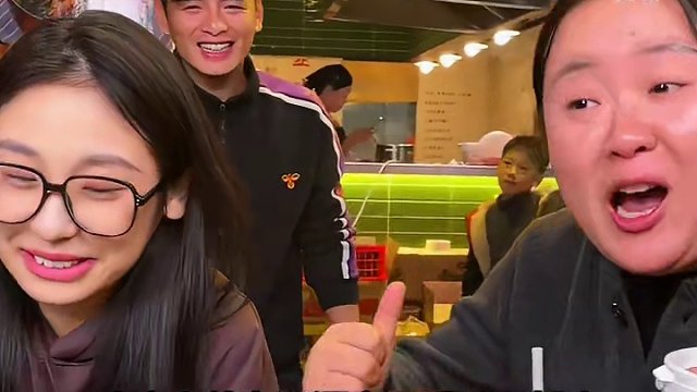 80斤女大学生来挑战2斤豌杂面，惊呆现场路人#这一碗好过瘾 #重庆小面 #重庆美食