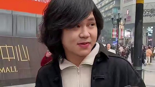 爆改重庆一年没进理发店的长发小哥哥，直接给他剃寸头爆改完太甜了，这发色太显白了吧，给他设计染了个夏天