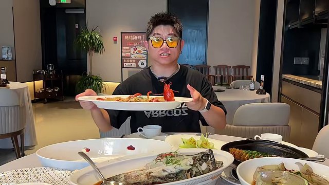 之前399卖爆的套餐现在全新升级还是399！在501这个地段真的很划算！#夏日美食我来探 #海鲜美食