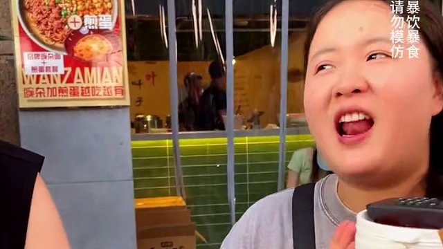 188单眼皮帅哥挑战1斤小面，长得有点像韩国欧巴#重庆小面 #重庆美食 #这一碗好过瘾