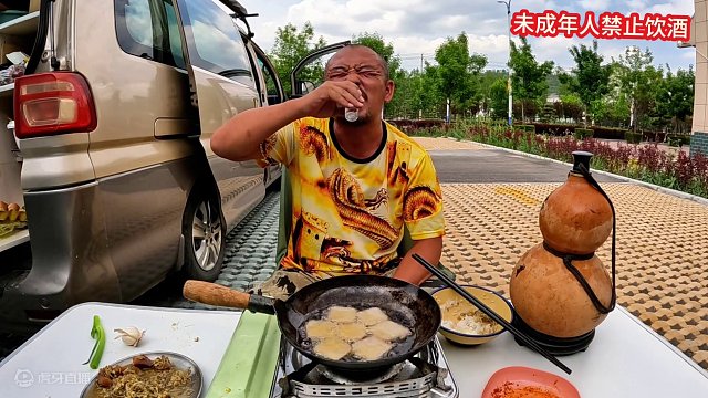 地地道道的美食家老沙，做啥像啥入口香甜，就是被穷游给耽误了#美食达人 #户外美食 #饮食文化 