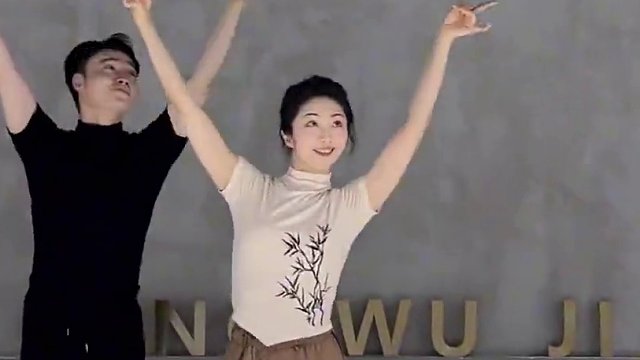 你追你的西方骨，我爱我的东方相 #华流才是顶流 #中国元素 #中式变装 #我的新衣 #原创舞蹈 编舞