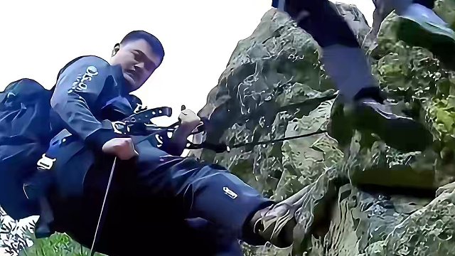 姚明与贝爷一起荒野求生会是怎样的体验， 姚明这么讲究在荒野真的很难生存呀#姚明 #贝爷 #荒野求生