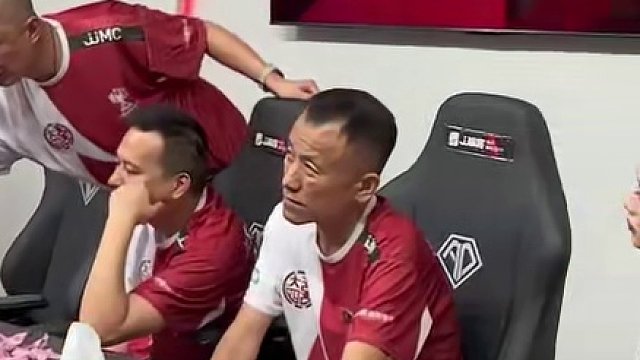 #jj麻将冠军杯 #JJ斗地主 #jj高源 #逍遥  四川风之翼队长来跟北京大四喜交流学