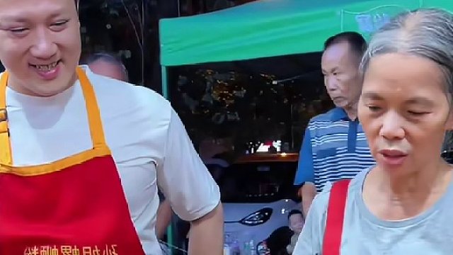 河南大哥挑战10碗爆辣，这次他能赢走多少钱？