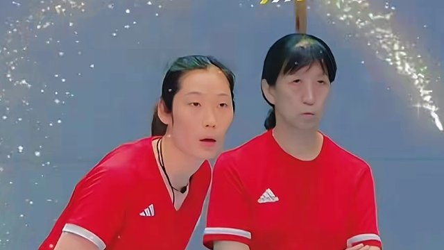 中国女排在银河综艺馆适应场地训练，还有5天我又可以去现场看朱婷了，加油！#朱婷 #中国女排 #排球 