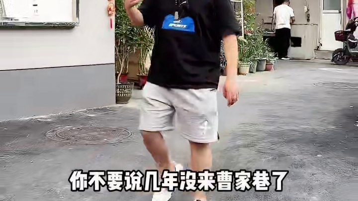 咱就说成都的肥肠虽然多，那也经不起这样吃呀，巴掌长的大虾，大把大把吃这才真的巴适#藏在社区里的美食 