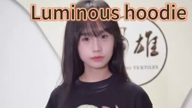 遇黑暗发亮的变色图案，由夜光纱纱线织造