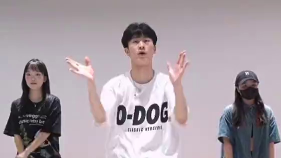 照片：甜美可爱的自拍 
bgm：坏女孩 
文案：傻瓜 珍惜才配拥有#坏女孩 #阿金啊编舞 #翻跳