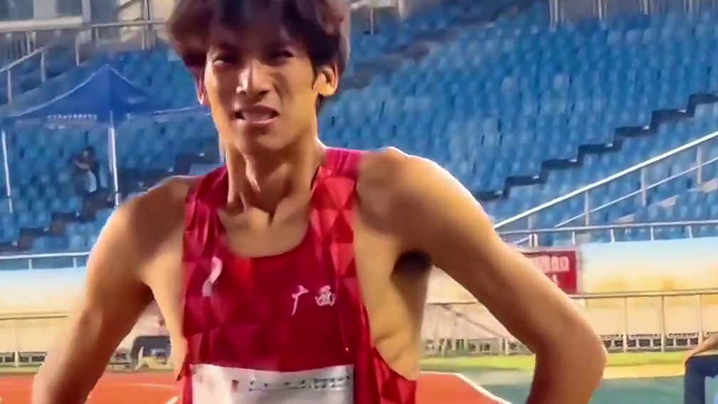 刘德助预赛被人撑伞挡道，决赛又遭遇拉伤太难了