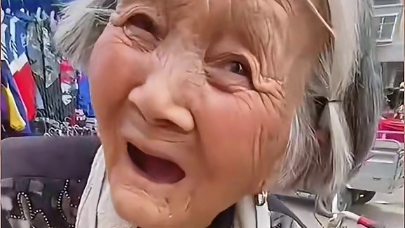 30. 盘点舍己为人的瞬间，毫不犹豫挺身而出，太暖心了