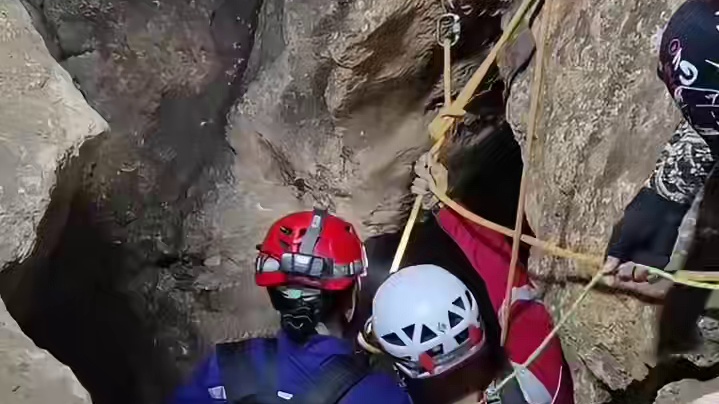 矿工限时返场了，第一次玩绳子吓死了一直想等这个包坏了就丢了，结果怎么磨都还没坏
#探险 #户外 #惊