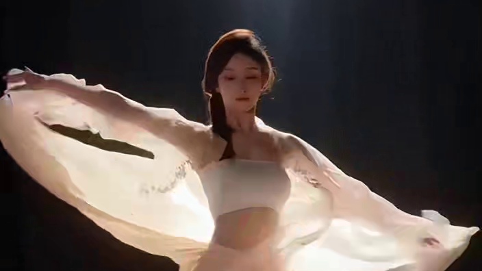 永远要做一个追光的年轻人#古典舞 #氛围感 #古风变装 #一首歌爱上国风 #国风合伙人