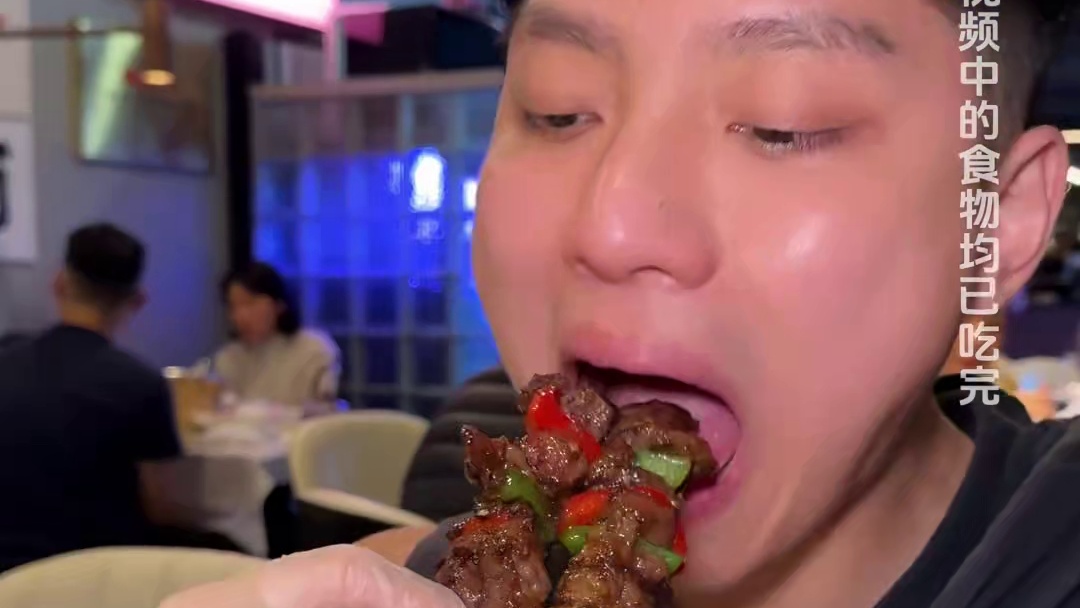 Terry在澳洲挑战6斤的大澳龙 一顿饭吃了1500刀把一群老外惊呆了 #海外生活 #龙虾 #妈呀太