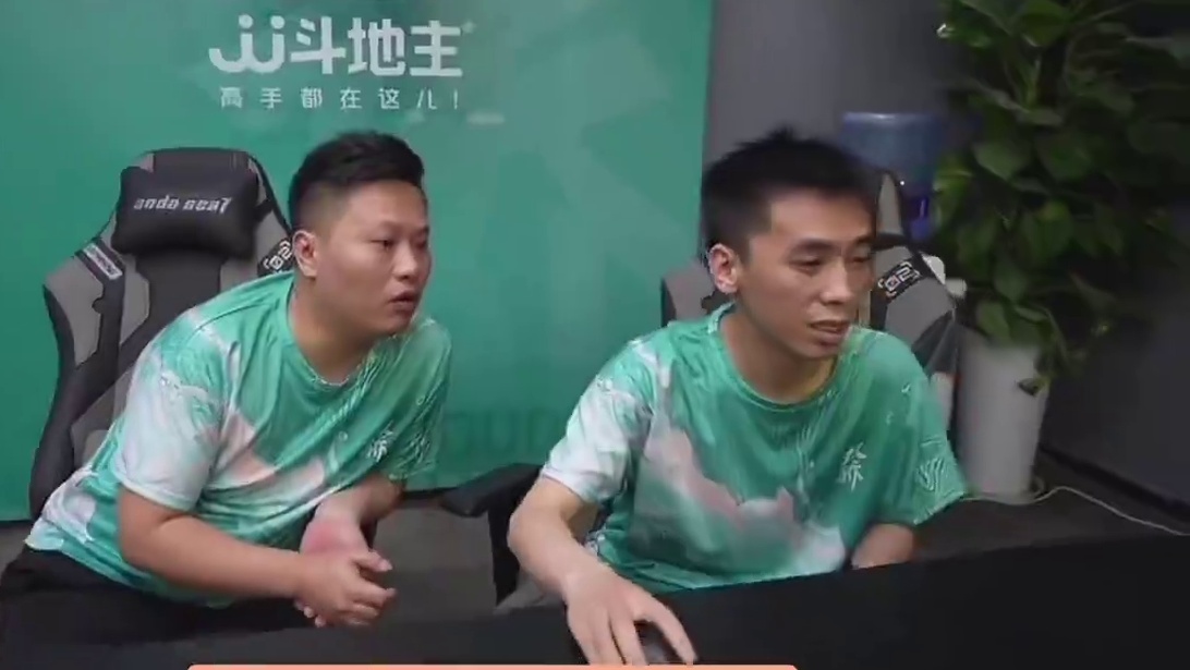 #jj斗地主 双骄杯第一场｜勇哥老默4:2李上辉煌#比赛现场 #是时候展现真正的牌技了 #旭旭宝宝 