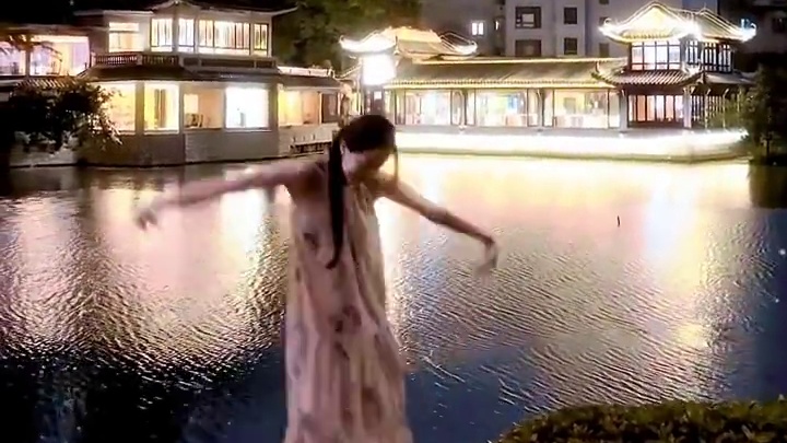 原创《一程山路》即兴舞蹈
：潺潺流水终于穿过群山一座座，好像多年之后你依然执着#原创编舞 #一程山路