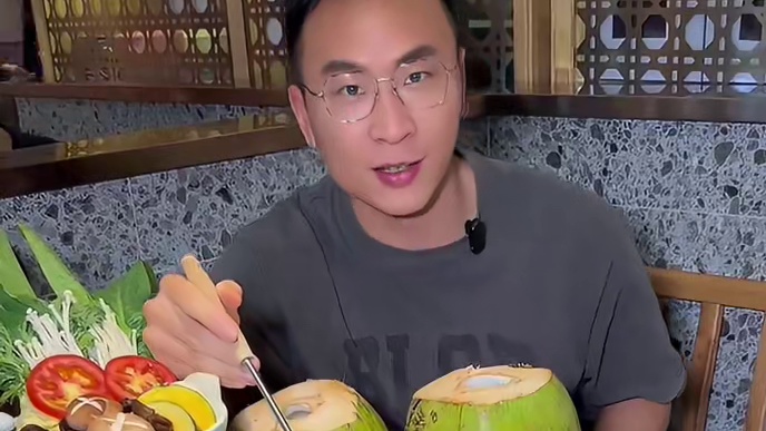 椰妹都有68代100啊，椰子鸡吃起来#椰妹椰子鸡火锅 #谁懂这一口的好吃程度 #好