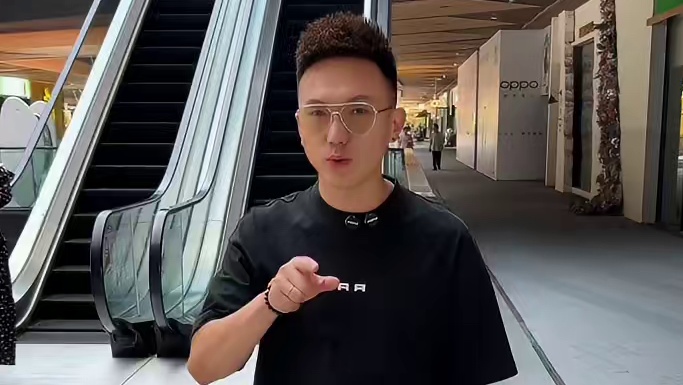 88吃11个菜还包括锅底油碟，家人们可以冲#沸腾火锅局 #夏天就要吃火锅 #61节