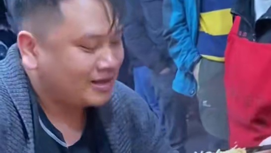 广东“辣王”挑战5两爆辣螺蛳粉~你觉得他能挑战成功吗？#螺蛳粉