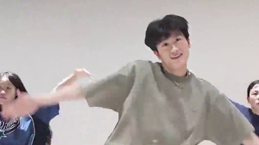 一首繁星又唤起多少人的回忆#cc编舞  #零基础学舞蹈 #hiphop基础   #至上励合 #街舞