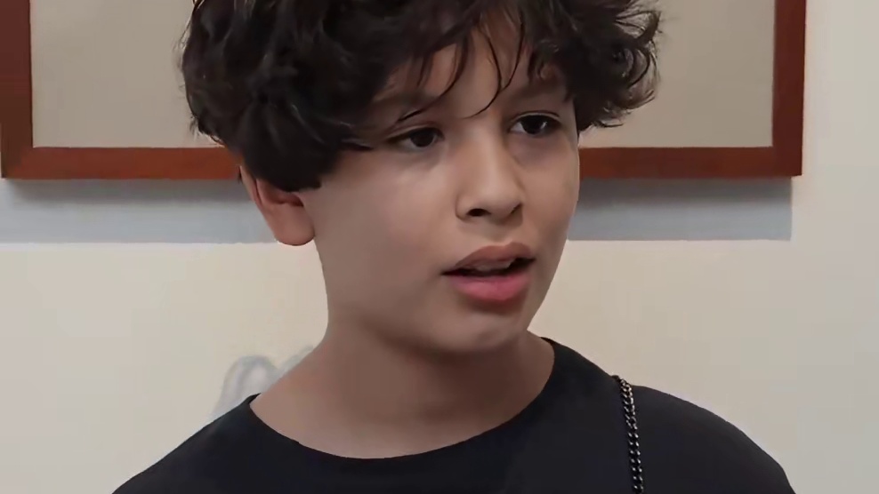 #法国小孩哥第1次画大熊猫获赞 5月25日，四川成都。法国小朋友受到总台2024端午特别节目邀请，来