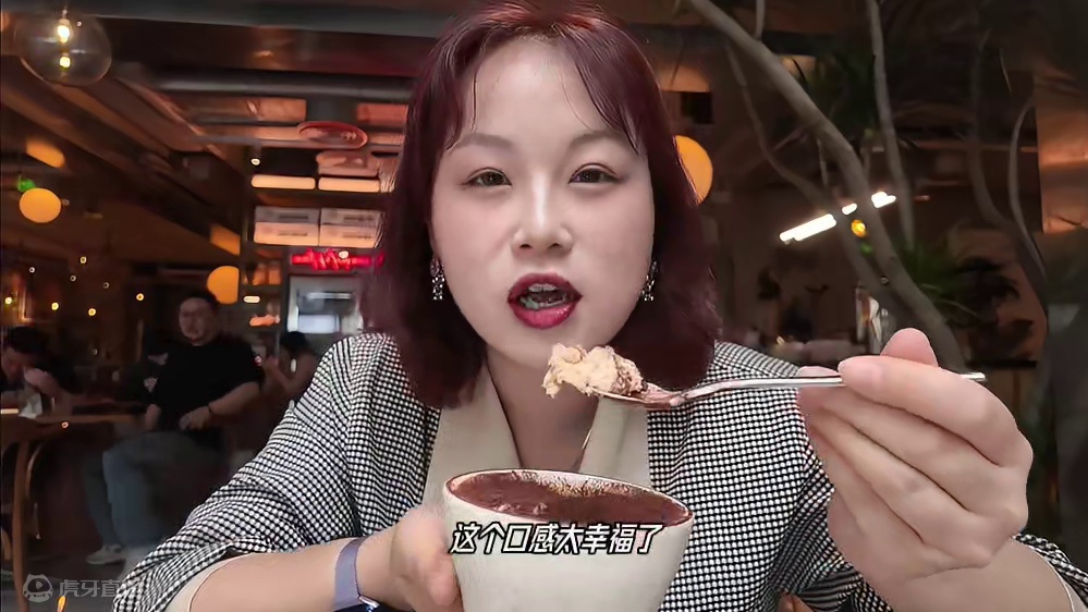 漂亮的朋友就该吃漂亮饭哇~坐在窗边，吹吹风吃吃东西，好惬意！！#巧克李的迷幻日常 #氛围感餐厅打卡 