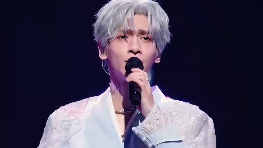 简直梦回《长月烬明》和《月上重火》，罗云熙BE感的魅力！#罗云熙和古风歌适配度拉满 #罗云熙演唱会抖