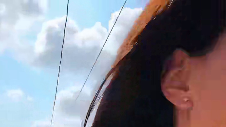 把软糖放水缸里变大，这简直太神奇了！ #专治不开心 #搞笑视频 #搞笑配音