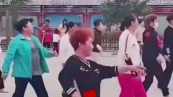 应该点赞！已经这样了，希望她健康开心！