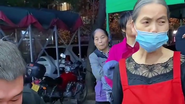 东北帅哥挑战10碗爆辣~你觉得他能挑战成功吗？#螺蛳粉