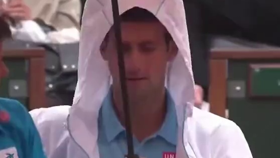 法网上演温情一幕，德约与球童干杯互动。#德约科维奇 #一起看七星