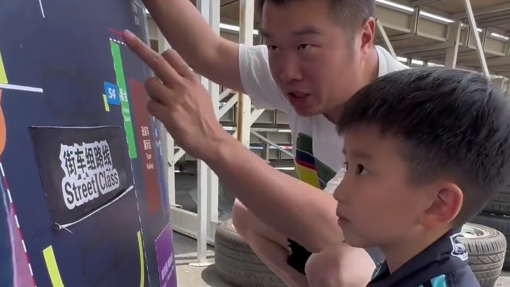 第一漂移赛和大人同场竞技 献丑了,第一次正式参加漂移赛成绩全场16倒数第3,悄咪咪哭了一晚上买了变形