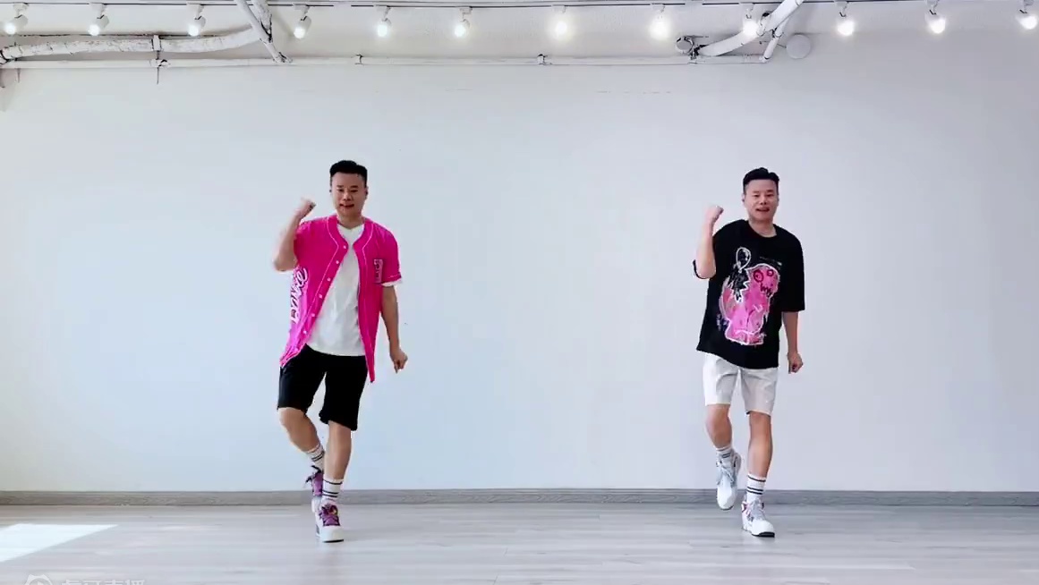 BGM 卓沅《暖一片星光》
哈哈哈，十个勤天，做大做强，禾伙人一起来跳吧！#卓沅 #种地吧 #十个勤