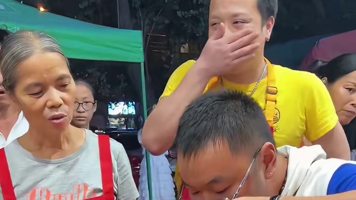 帅哥挑战10碗爆辣竟然还要把汤喝完~你觉得他能挑战成功吗？#螺蛳粉