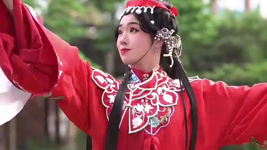 你追你的西方相，我爱我的东方骨。 #我的新衣 #我的新衣舞蹈 #戏曲 #国风正当红 #汉服