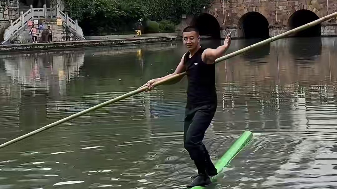 以前真有人用这个渡江！ #独竹漂 #一苇渡江