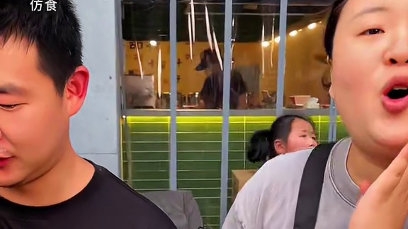 大哥上次挑战1斤半失败了，这次挑战1斤2两，说如果再不成功就没脸来了#重庆小面 #这一碗好过瘾 #重