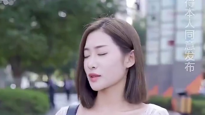 女生假装自己怀孕把前男友骗出来复合，结果把我们都给整懵了。#街头采访 #情侣 #甜甜的恋爱 #脱单 