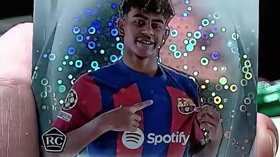 最后一包最后一张...谁能想到？ #足球#巴塞罗那#新秀