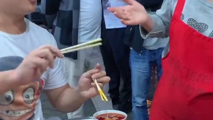 半斤涛挑战10碗爆辣~阿姨血亏5000块~#螺蛳粉