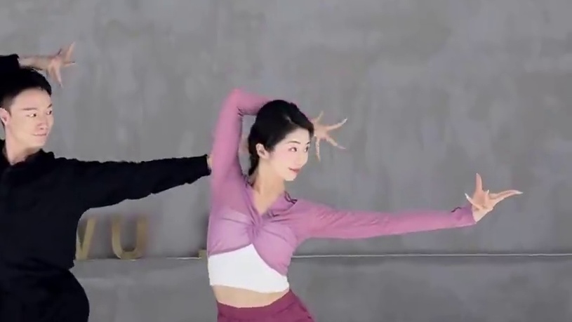 一眼千年，一梦敦煌 琵琶这个旋律太让人上头了 #长安十二时辰幻想曲 #原创 #敦煌舞 #舞蹈 编舞：