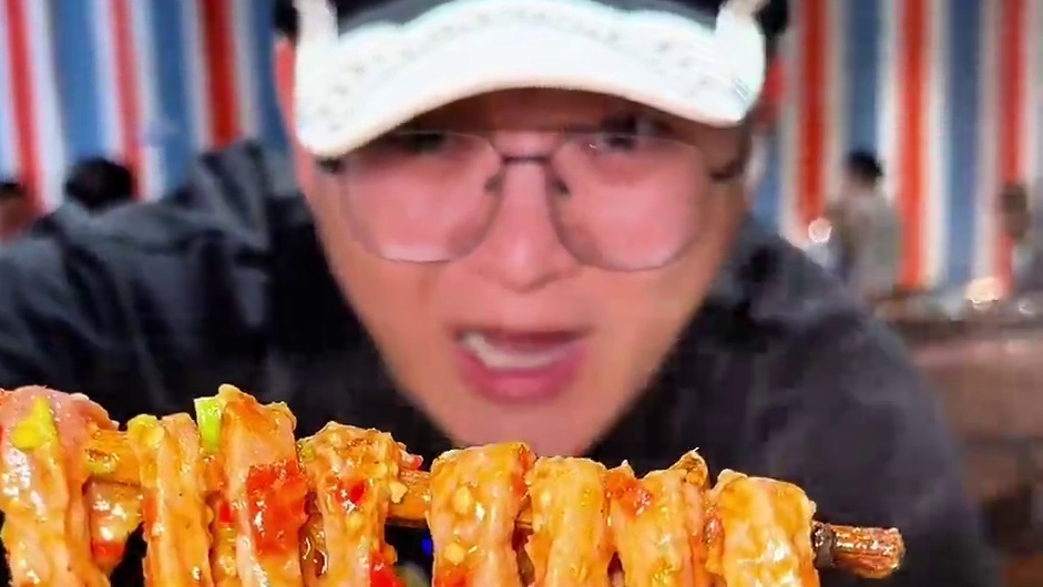 真的太划算了，88吃这么多，还包锅底油碟，锅底还是当面现炒，关键菜的品质还不错，真心可以囤#成都火锅